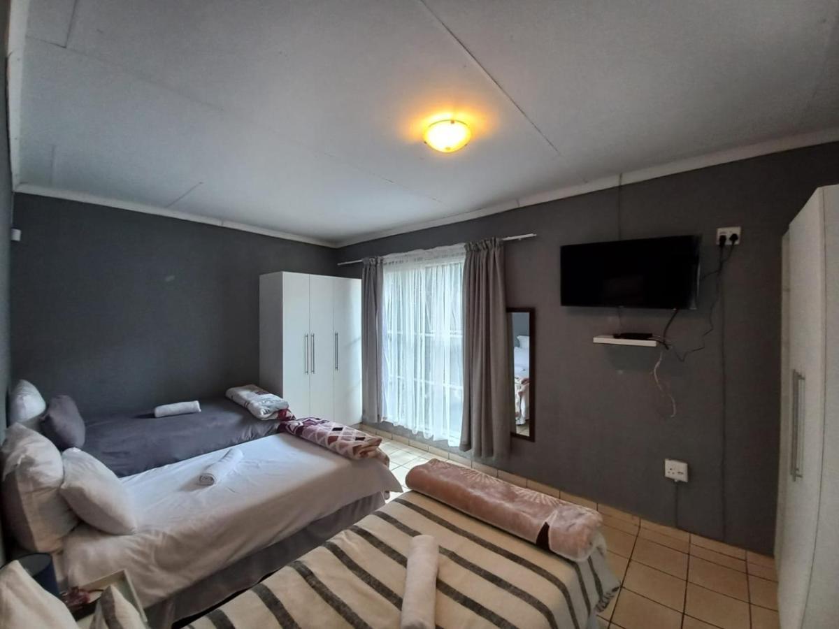 Meyiwa Guest Palace Newcastle Exterior photo